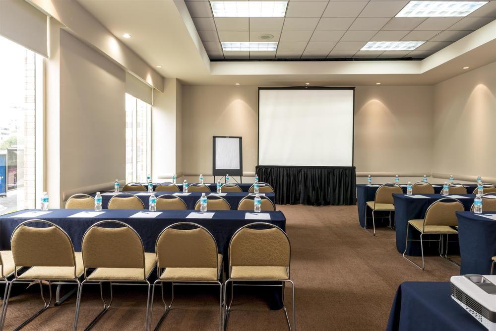Four Points By Sheraton Galerias Monterrey Esterno foto Meeting room