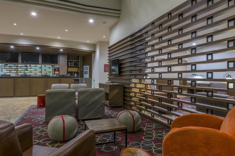Four Points By Sheraton Galerias Monterrey Esterno foto The lounge at the airport