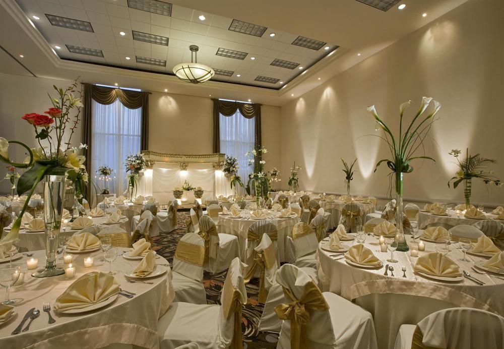 Four Points By Sheraton Galerias Monterrey Esterno foto A wedding reception