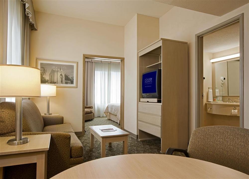 Four Points By Sheraton Galerias Monterrey Esterno foto A typical suite at the Hilton Prague