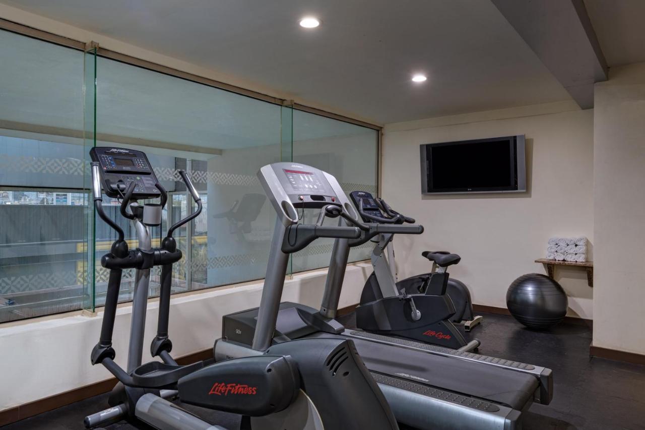 Four Points By Sheraton Galerias Monterrey Esterno foto The gym at the hotel