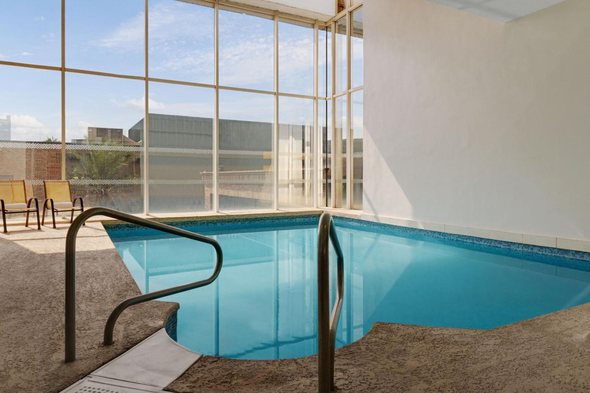 Four Points By Sheraton Galerias Monterrey Esterno foto The pool at the 1964 Olympic Village