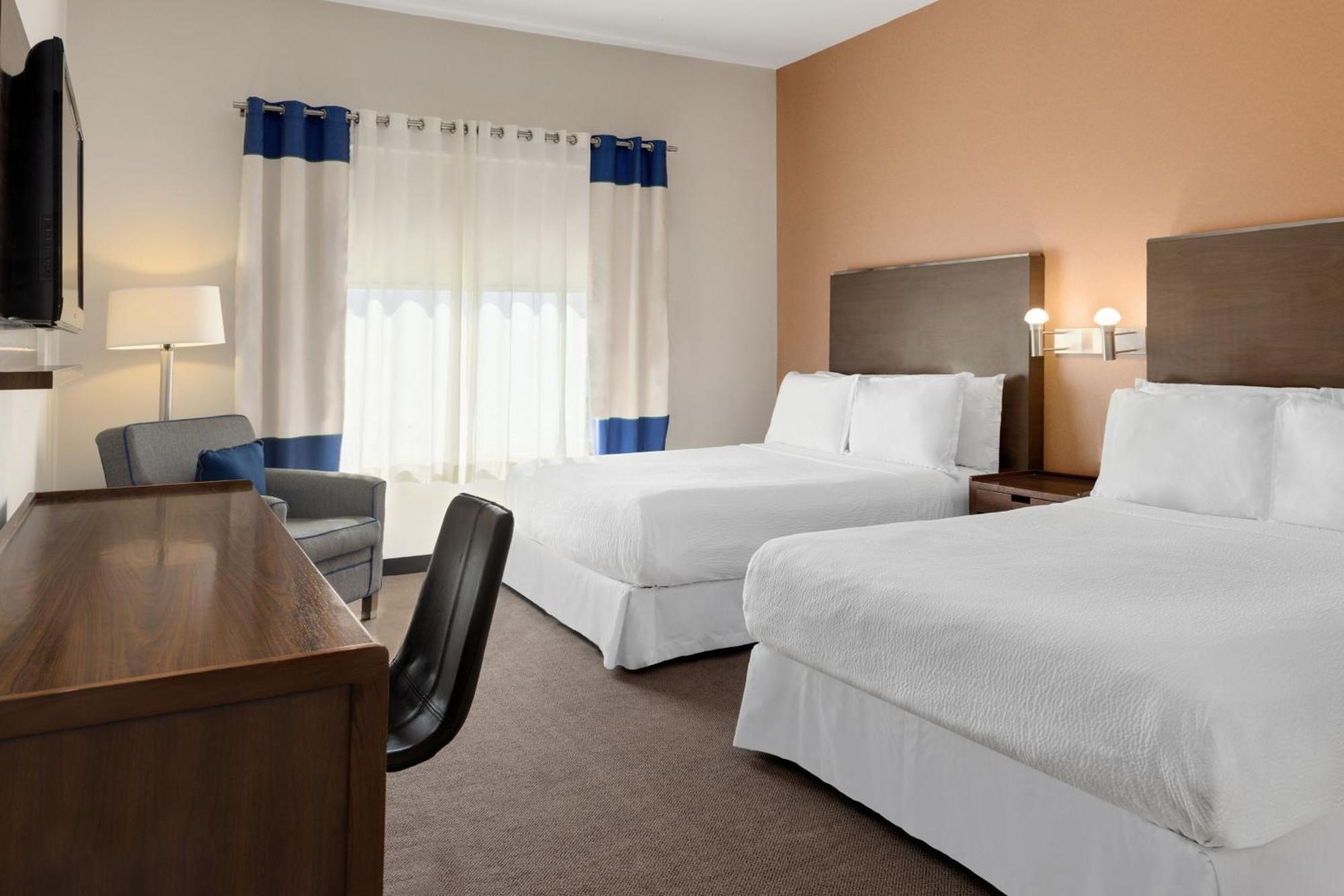 Four Points By Sheraton Galerias Monterrey Esterno foto A typical guest room at an extended stay hotel
