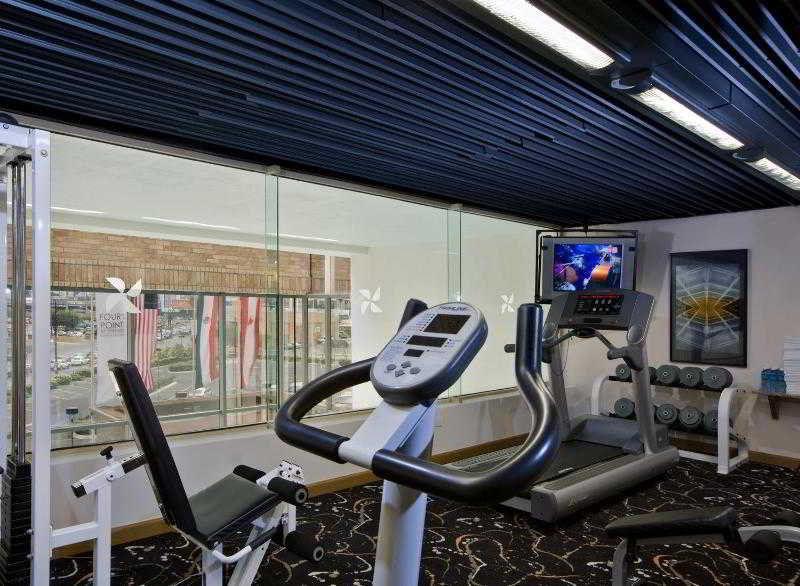 Four Points By Sheraton Galerias Monterrey Esterno foto The gym at the hotel